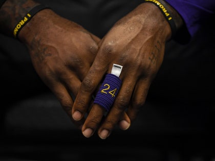 0730 LeBron James kobe finger getty 2