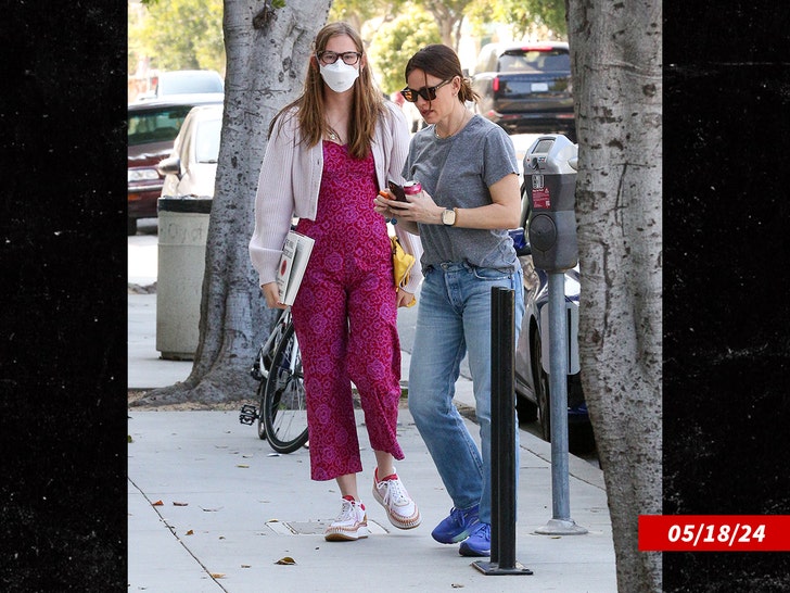 jennifer garner and violet affleck getty 3