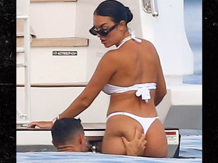 Cristiano Ronaldo and Georgina Rodriguez swimming