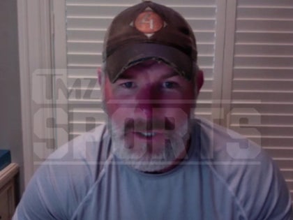 020724_brett_favre_toby_keith-primary