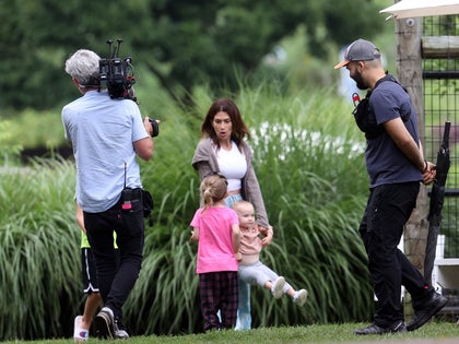 Baldwin Family Filming TLC Reality TV Show Photos 2