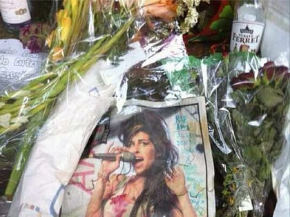 amy_winehouse_memorial_twitter_photos_06