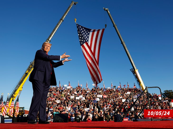 100524 donald trump on stage butler pa rally