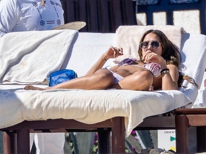 Jessica Alba Vacation Cabo Bikini Photos 2