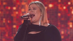 030822-kelly-clarkson-primary