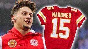 patrick mahomes jersey selling goldinauctions getty 1