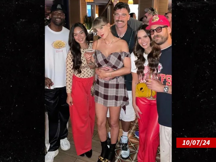 travis kelce taylor swift post game group