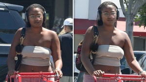 Sasha Obama Shopping At Trader Joes