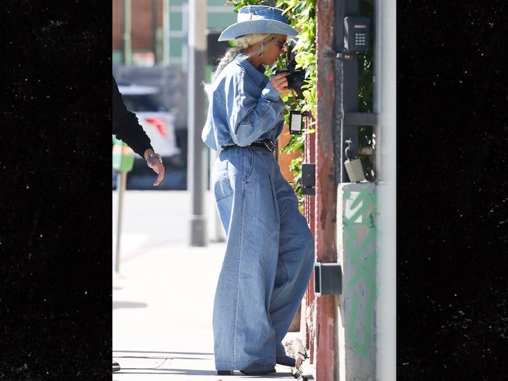 0401-beyonce-denim-cowboy-outfit-photos-primary-2