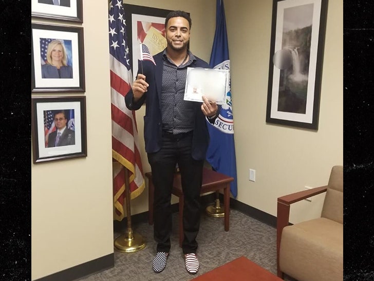 MLB Superstar Nelson Cruz Becomes U S Citizen :: 1015-nelson-cruz-insta-3