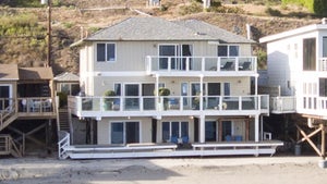 0728-Jennifer-Lopez-Alex-Rodriguez-Malibu-House-photos-primary