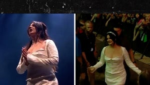 Lana Del Rey Escorted Off Stage At Glastonbury Festival For Showing Up Late