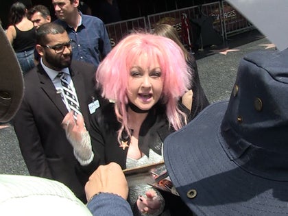 041116_cyndi_lauper_post