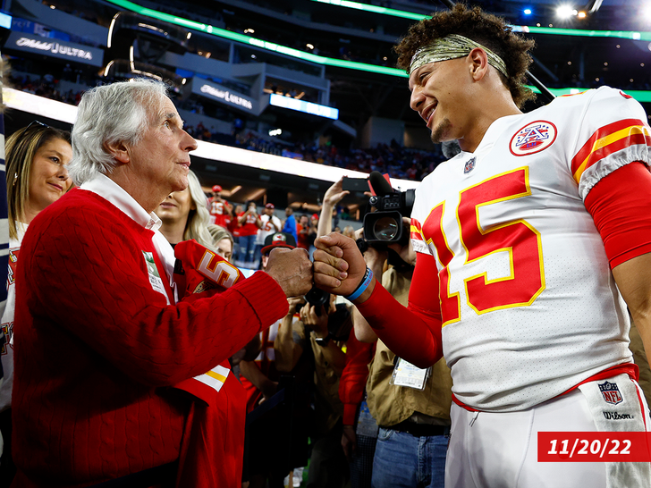 Patrick Mahomes speaks with Harry Winkler