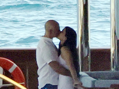 Jeff Bezos Lauren Sanchez Oprah Yacht Together Photos 6