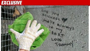 0713_michael_jackson_tomb_glove