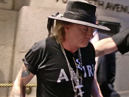 1122_axl-rose_TMZ-2b