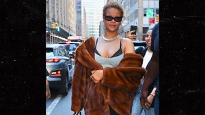 rihanna in new york bg 3