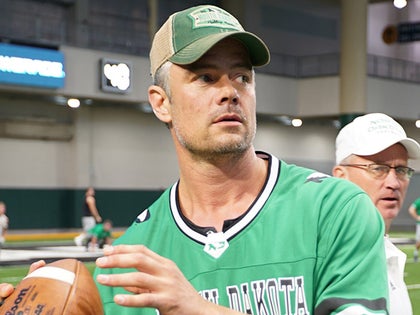 0118-Josh-Duhamel-North-Dakota-Tourism-Campaign-Photos-thumb