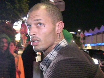 1121-jeremy-meeks-tmz-01