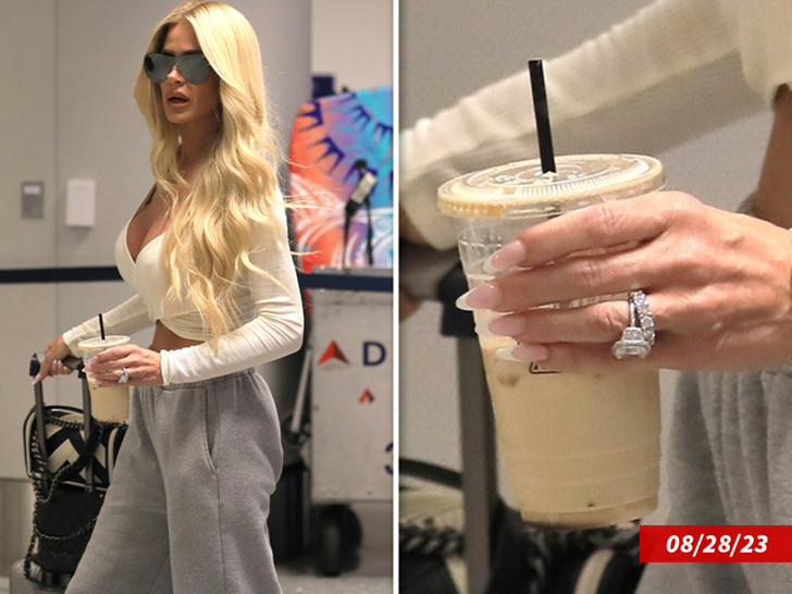 Kim Zolciak arriving at LAX