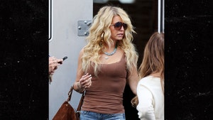 0513-jessica simpson backgrid2