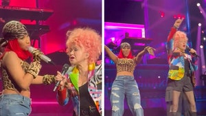 Nicki Minaj y Cyndi Lauper juntas sobre el escenario