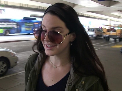 0204-lana-del-rey-tmz-01