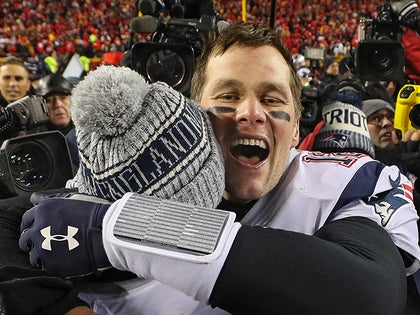 0121-Tom-Brady-Celebrates-Win-of-Chiefs-photos-thumb