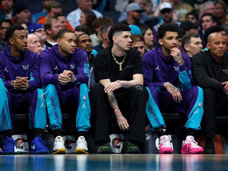 lamelo ball with teamates getty 1