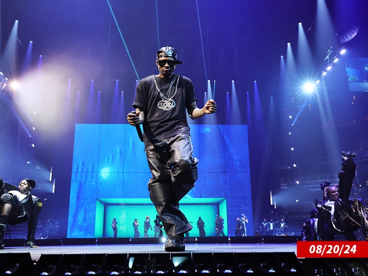 usher performing in washington dc