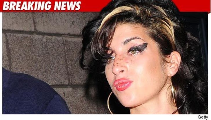 Amy Winehouse -- Died in Bed :: 0723-amy-bn-06-credit