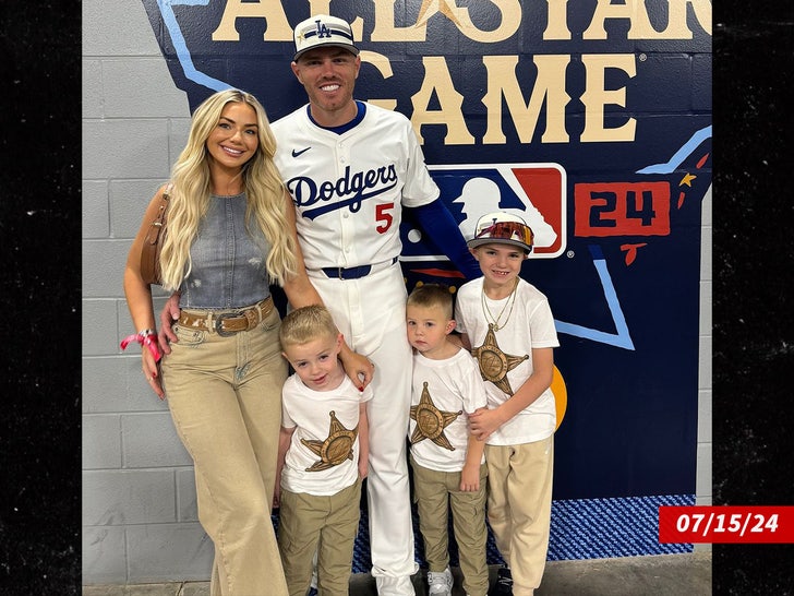 freddie freeman family photo sub