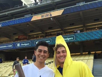 1015_kike_hernandez_dodgers_banana13