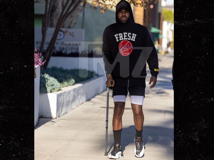 jason derulo walking with the cane