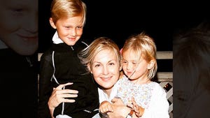 0524-kelly-rutherford-kids-INSTAGRAM-01