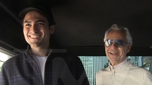 Andrea Bocelli sube al TMZ Celebrity Tour