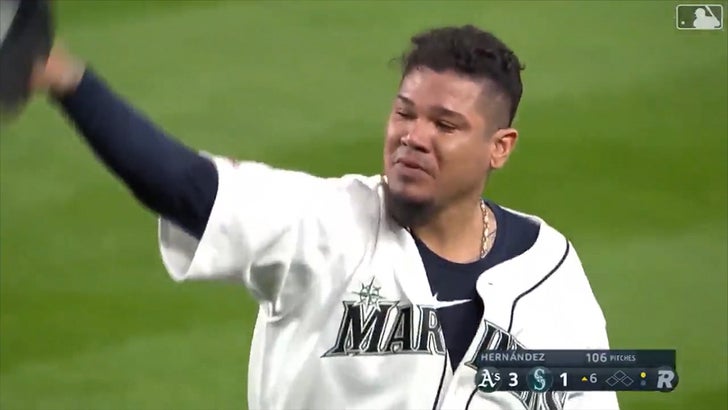 Incredible moment in Seattle on Thursday night ... after Felix Hernandez threw his likely last pitch ever for the Mariners -- he and his teammates cried their eyes out!!