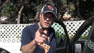 102819_blake_shelton-primary