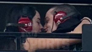 Pete Davidson and Chase Sui Wonders kissing