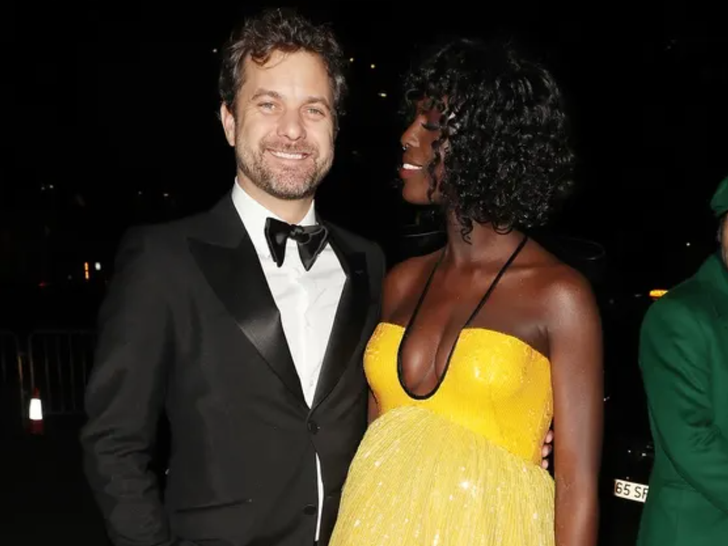 Joshua Jackson and Jodie Turner -- Happier Times