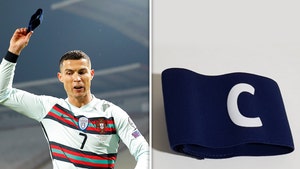 0330-ronaldo-armband-getty-limundo3