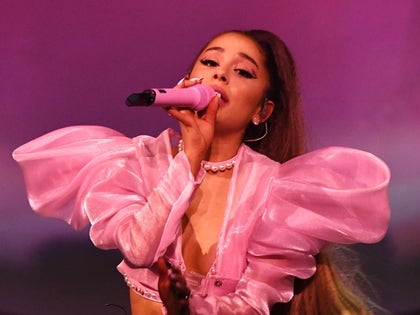 Ariana Grande Sweetener World Tour photos-06