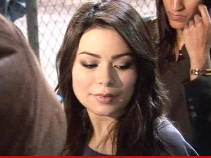 0609-miranda-cosgrove-tmz-01