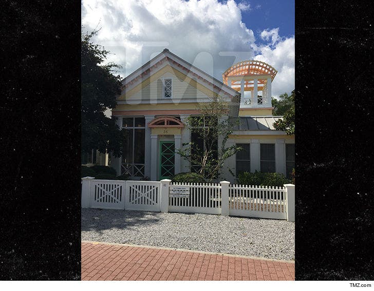 Truman Show' Pad in Florida Spared from Hurricane Michael's Destruction :: 1011-truman-show-house-tmz-6