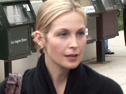 1215-kelly-rutherford-TMZ-01