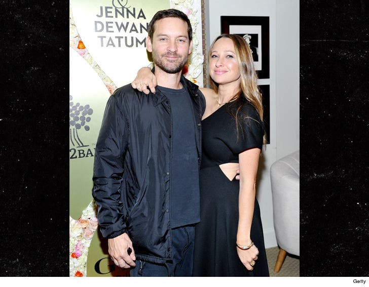 Tobey Maguire Jennifer Meyer Back Together At Least for a :: 1208-tobey-maguire-jennifer-meyer-getty-4