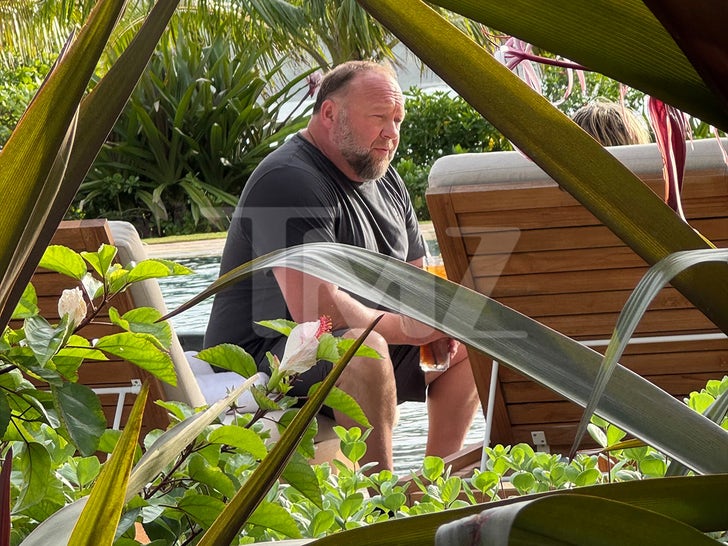 Alex Jones In Hawaii