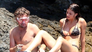 0806_leonardo_dicaprio_camilia_marrone_snorkel_italy_primary