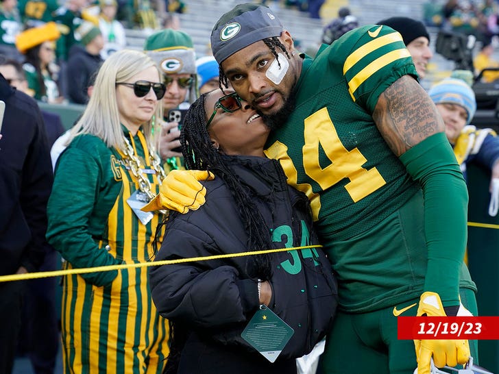 Jonathan Owens Simone Biles packers game